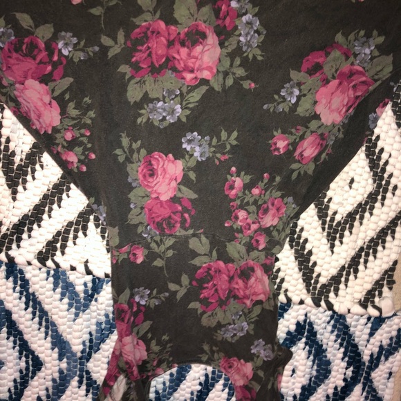 DRESSES AND SHOES - Picture 3 of 4